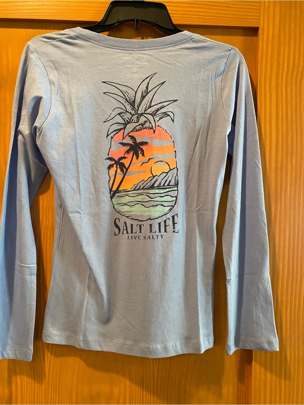 Salt Life Women’s Carolina Blue Live Salty PineappleLong Sleeve Shirt NWT Size S